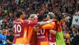 CANLI | Galatasaray'ın Samsunspor'u Ağırladığı Mücadelede Okan Buruk'un İlk 11'i Belli Oldu