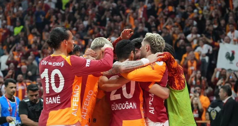 CANLI | Galatasaray'ın Samsunspor'u Ağırladığı Mücadelede Okan Buruk'un İlk 11'i Belli Oldu