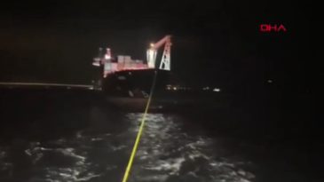 &Ccedil;anakkale Boğazı'nda Konteyner Gemisi Arıza Yaptı