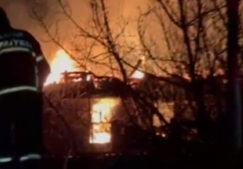 &Ccedil;ankırı'da Yangın Faciası! K&ouml;yde İki Ev Alev Alev Yandı