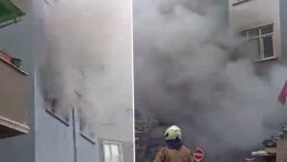 &Ccedil;ekmek&ouml;y'de &Uuml;&ccedil; Katlı Bina Alev Alev: İtfaiye Ekipleri Olay Yerinde