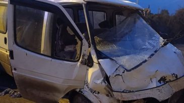 İş&ccedil;i Servisi ile Otomobil &Ccedil;arpıştı: 1 Kişi Hayatını Kaybetti, 10 Yaralı