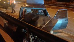 &Ccedil;orum'da Korkun&ccedil; Kaza: Ara&ccedil; &Ccedil;elik Bariyerlere &Ccedil;arptı!