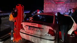 &Ccedil;orum&rsquo;da otomobil TIR'ın dorsesine &ccedil;arptı: 22 yaşındaki s&uuml;r&uuml;c&uuml; yaşamını yitirdi