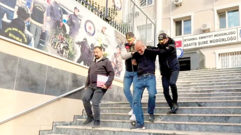 Cerrahi Maskeyle 14 Yıl Kaçtı