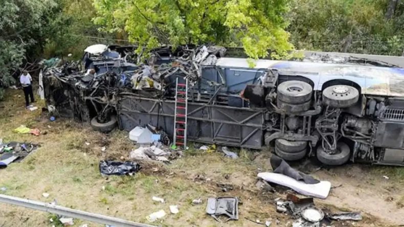 Cezayir'de b&uuml;y&uuml;k bir faciaya yol a&ccedil;an kaza! 13 hayatını kaybetti, 35 kişi yaralandı