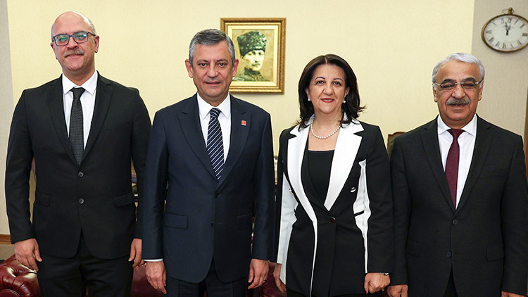 CHP Genel Başkanı &Ouml;zg&uuml;r &Ouml;zel, DEM Parti Heyeti ile Bir Araya Geldi