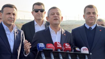 CHP Lideri &Ouml;zel, Ekrem İmamoğlu'nu Ziyaret Etti