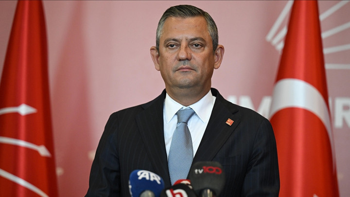 CHP Lideri &Ouml;zel'den Siyasi Partilere Yeni Yıl Telefondan Kutlama