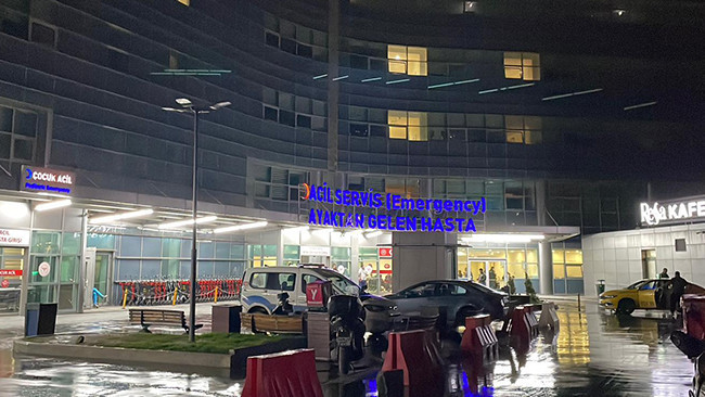 CHP'li Adalar Meclis &Uuml;yesi Kavgada Bı&ccedil;aklandı