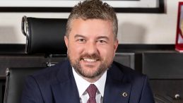 CHP&rsquo;li Buca Belediyesinden b&uuml;y&uuml;k ayıp! Pazar yerinin &ccedil;atısını s&ouml;k&uuml;p hurdacıya sattı yenisini yapmadı