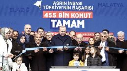 Cumhurbaşkanı Erdoğan Hatay&rsquo;dan seslendi: S&ouml;z&uuml;m&uuml;z&uuml; tutmanın onurunu yaşıyoruz