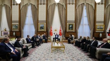 Cumhurbaşkanı Erdoğan, K&uuml;lt&uuml;r ve Sanat B&uuml;y&uuml;k &Ouml;d&uuml;lleri Sahiplerini Ağırladı