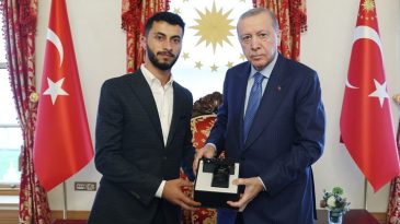 Cumhurbaşkanı Erdoğan, Oscar &Ouml;d&uuml;ll&uuml; Filistinli Y&ouml;netmen Basel Adra ile G&ouml;r&uuml;şt&uuml;