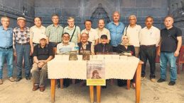 Depremin h&uuml;zn&uuml;n&uuml; mısralara d&ouml;kt&uuml;ler