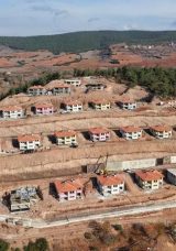 Depremzedelere İki Katlı K&ouml;y Evleri İnşaatı Devam Ediyor