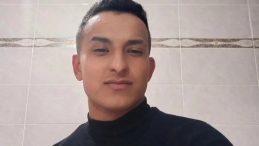 Devrilen Motosikletin S&uuml;r&uuml;c&uuml;s&uuml; Uyarı Tabelasına &Ccedil;arpıp Su Kanalına D&uuml;şt&uuml;