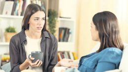 Dikkatli dinlemede g&ouml;z kırpma sayısı azalıyor