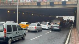 Diyarbakır'da Zincirleme Trafik Kazası: Trafik Durdu, 3 Kişi Yaralandı