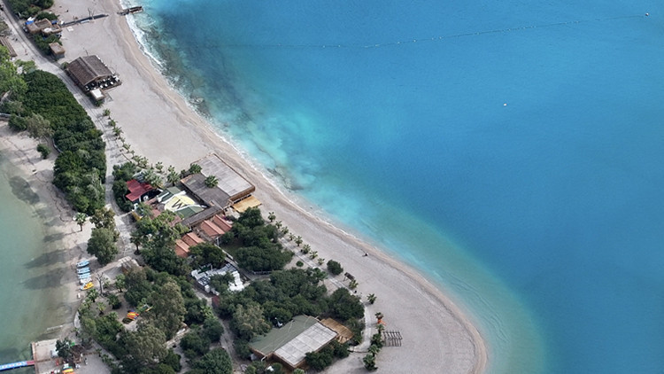 D&uuml;nyaca &Uuml;nl&uuml; Plajımızda Dikkat &Ccedil;eken Manzara: Dron Kamerasıyla G&ouml;r&uuml;nt&uuml;lendi