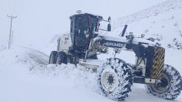 Elazığ'da Ekiplerin &Ccedil;alışmaları Devam Ediyor: 79 K&ouml;y Yolu Ulaşıma A&ccedil;ıldı