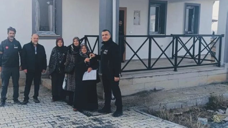 Elazığ&rsquo;da 80 Aile Yeni Evlerine Kavuştu