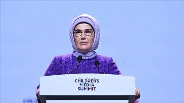 Emine Erdoğan: &Ccedil;ocuklarımızın Dijital Labirentlerde Kaybolmalarını İzleyemeyiz
