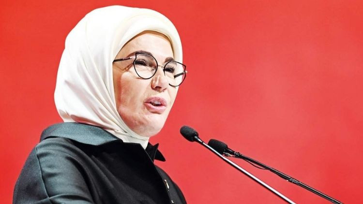 Emine Erdoğan: İnsan Hakkı Onursal Haktir
