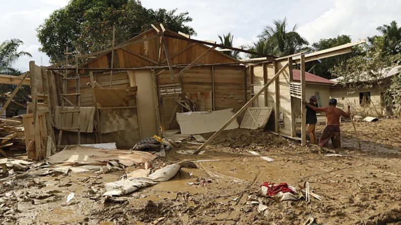 Endonezya'daki Doğal Afetlerde Can Kaybı 1053'e Ulaştı