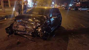 Erzurum'da İki Ara&ccedil; &Ccedil;arpıştı: 1 Kişi Hayatını Kaybetti, 6 Kişi Yaralandı