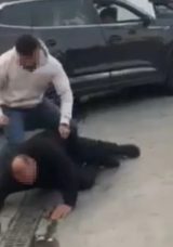 Esenyurt'ta Trafikte Tartıştığı Ara&ccedil; S&uuml;r&uuml;c&uuml;s&uuml;n&uuml; Şiddetle D&ouml;vd&uuml;: O Anlar Kamerada