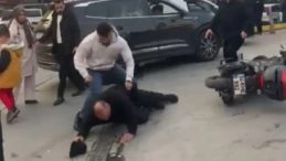 Esenyurt'ta Trafikte Tartıştığı Ara&ccedil; S&uuml;r&uuml;c&uuml;s&uuml;n&uuml; Şiddetle D&ouml;vd&uuml;: O Anlar Kamerada