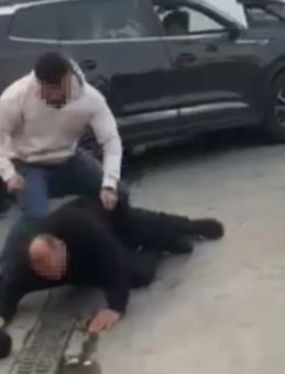 Esenyurt'ta Trafikte Tartıştığı Araç Sürücüsünü Şiddetle Dövdü: O Anlar Kamerada