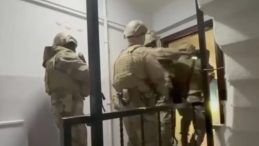 Esenyurt&rsquo;ta Kaldırıma Bırakılan El Bombasının Failleri Yakalandı!