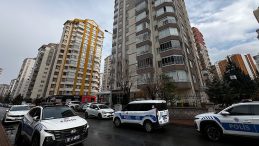 Eşini &Ouml;ld&uuml;rmek İ&ccedil;in Girdiği Binada Başka Bir Kadını &Ouml;ld&uuml;rd&uuml;