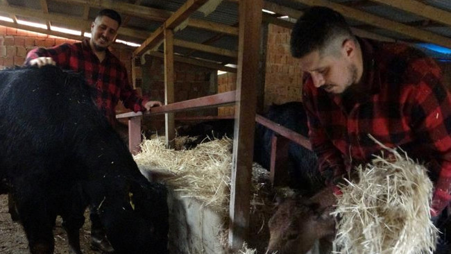 Eşiyle Karar Verip Köyüne Döndü: Şaşkınlık Yaratan Bir Hayat Seçimi!