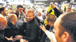 Eski Yıldızların Etkinliğinde İzdiham Yaşandı