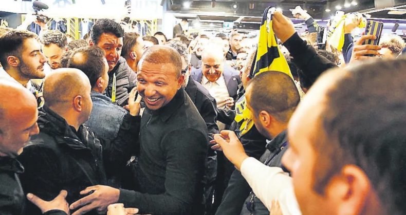 Eski Yıldızların Etkinliğinde İzdiham Yaşandı