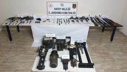 Evini Silah &Uuml;retim At&ouml;lyesine D&ouml;n&uuml;şt&uuml;rd&uuml;: Su&ccedil;&uuml;st&uuml; Yakaladı!