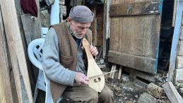 Evinin Bah&ccedil;esinde 15 Yıldır Sandal K&uuml;reği &Uuml;retiyor!