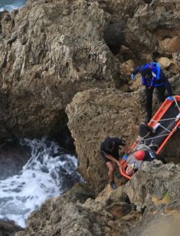 Falezlerde Balık Tutarken 25 Metre Yükseklikten Düştü, Yaralandı