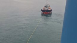 Fatih'te Karaya Oturan Y&uuml;k Gemisi Kurtarıldı