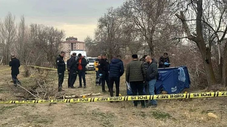 Feci Olay: Arazide Yanmış Erkek Cesedi Bulundu