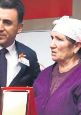 Fedakâr Anne Ömrünü Engelli Evlatlarına Adadı