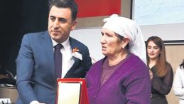 Fedak&acirc;r Anne &Ouml;mr&uuml;n&uuml; Engelli Evlatlarına Adadı