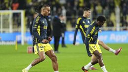 Fenerbah&ccedil;e'ye &Uuml;z&uuml;c&uuml; Gelişme! Ma&ccedil;ta Sakatlık