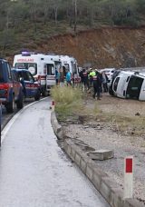 Fethiye'de Yolcu Minib&uuml;s&uuml; Devrildi: 7 Kişi Yaralandı!