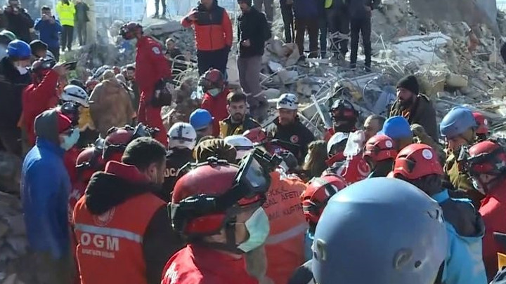 Furkan Apartmanı davası… Firari m&uuml;teahhitler hakkındaki yakalama kararı 10'ar milyon TL g&uuml;vence bedeliyle kaldırılacak