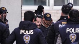 Galatasaray Taraftarından 'Y&ouml;netim İstifa' Tepkisi!