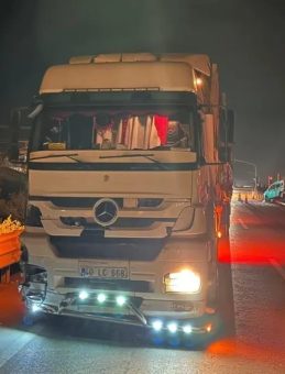 Gaziantep'te feci kaza! Hafif ticari araç ile tır çarpıştı: 3 yaralı